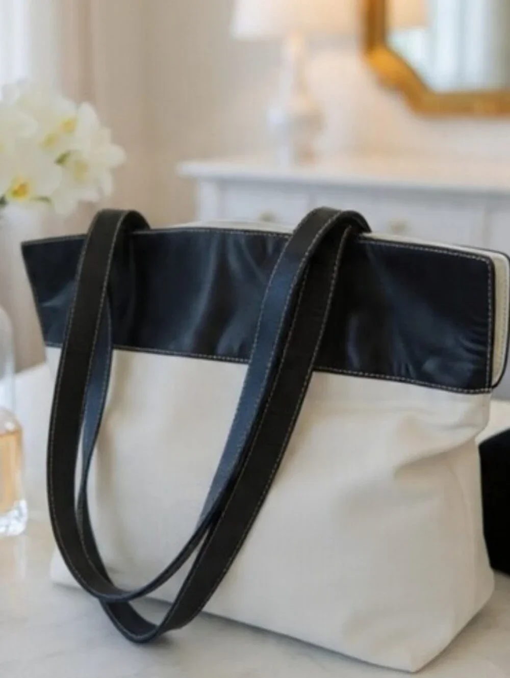 Chanel Vintage  Black & White Lambskin CC Shopper Tote 1997-1999 ✨️💕